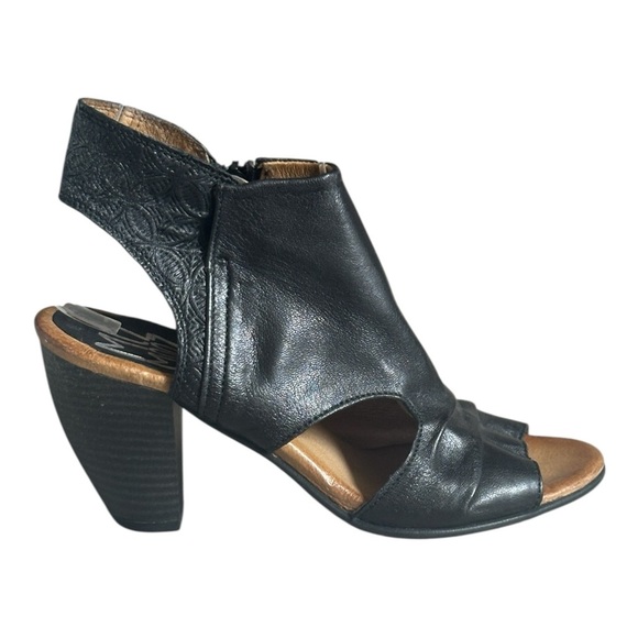 Miz Mooz Black Leather Peep Toe Sandals 38 | Cutout Heel, Zip Closure, NYC Style - Picture 1 of 10